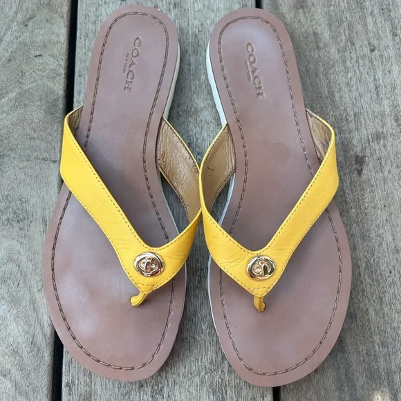 COACH Shelly Turnlock Flip Flop Sandal Yellow Leather Women's Slippers Sz 6.5